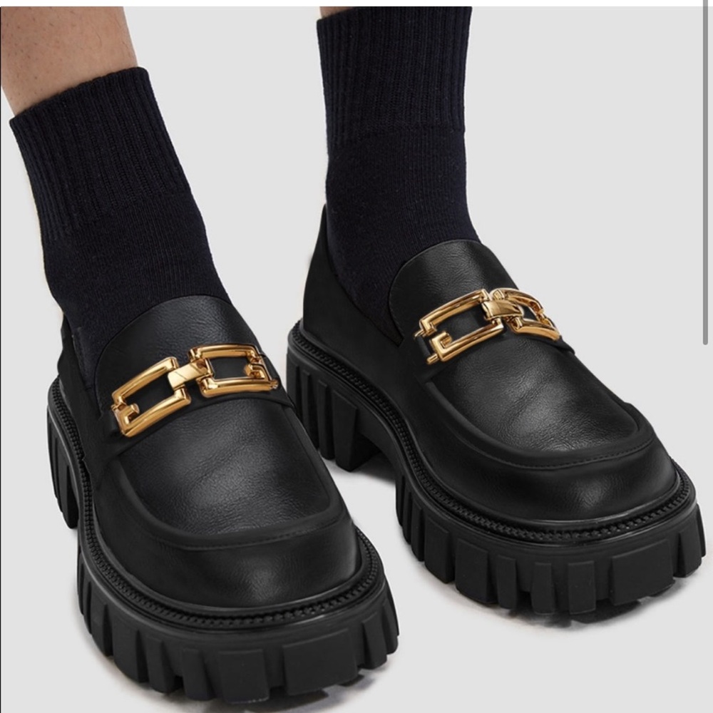 Lattelier Black Leather Loafers with Chain size 8
